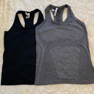 Athleta Momentum Seamless Tanks, Gray and Black, Size Large